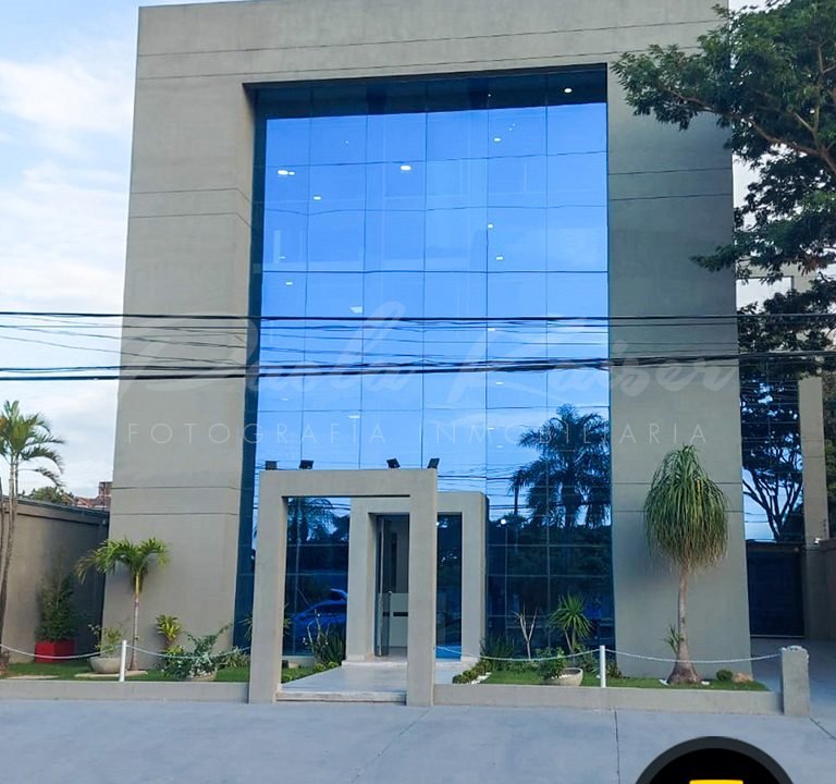 19-edificio-comercial-en-venta-sobre-avenida-roca-y-coronado-empresas-oficinas-santa-cruz-bolivia-paola-kaiser-realtor-inmobiliaria-uno